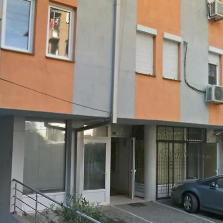 Reina Center 2 סקופיה